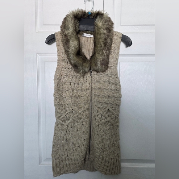 Revolution Sweaters - Women's Beige Sweater Vest with Faux Fur Collar